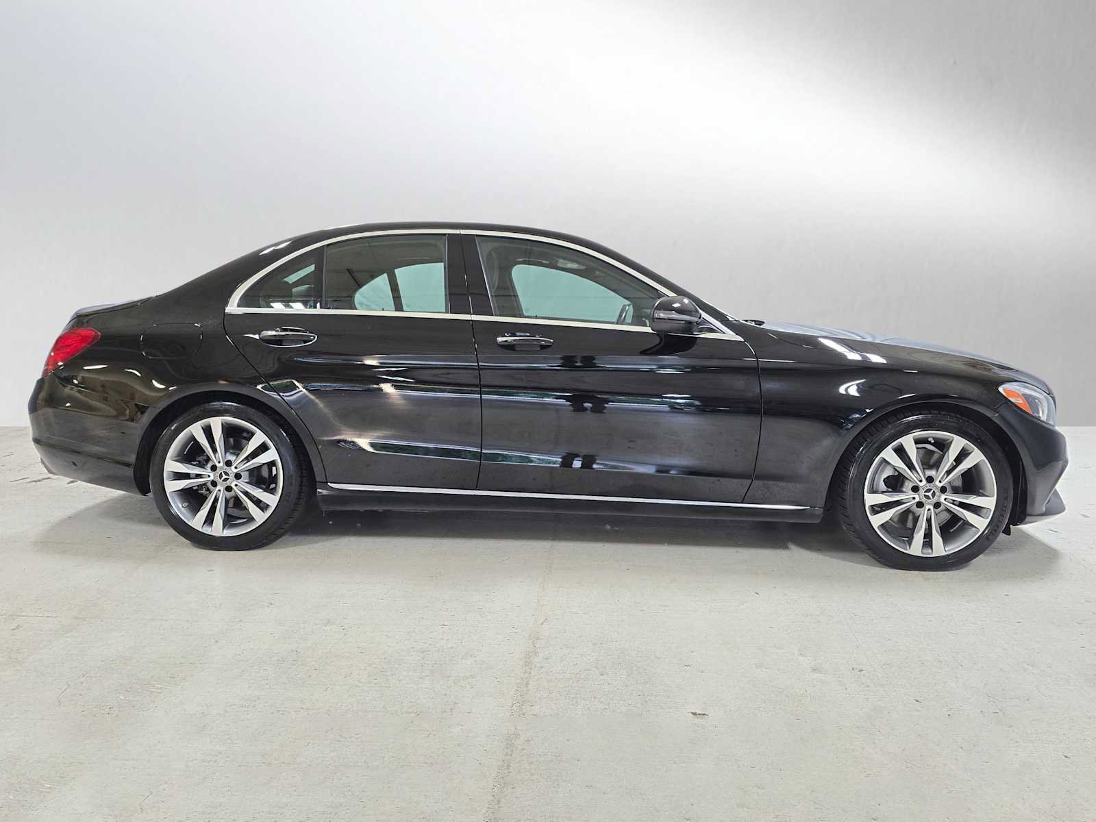 Used 2018 Mercedes-Benz C 300 Sedan image 2