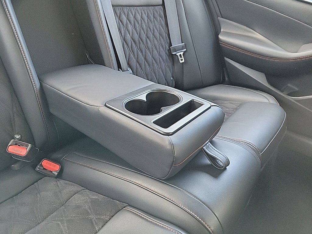 Used 2023 Nissan Maxima SR w/ Sport Mat Group FWD image 14