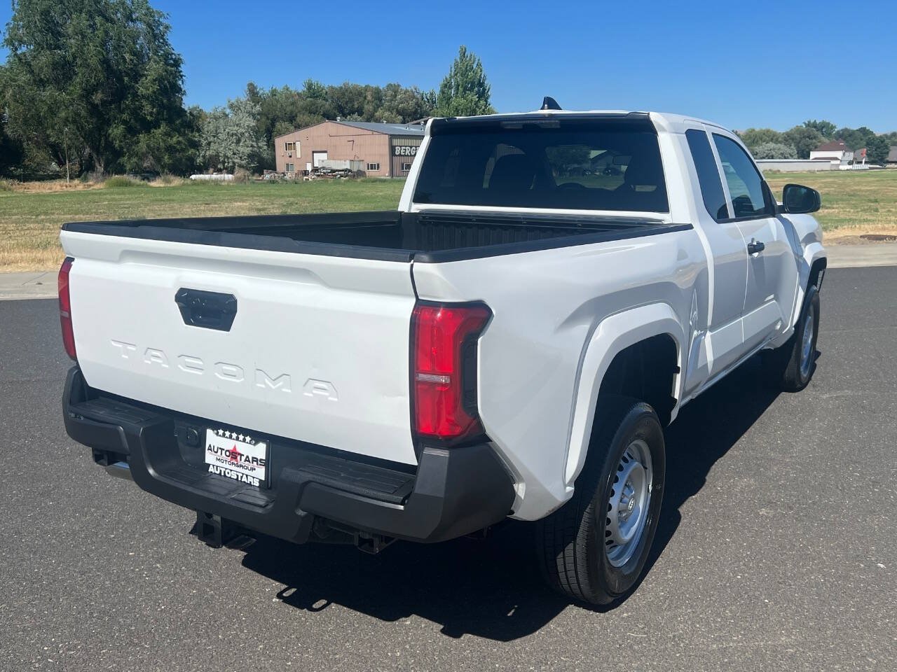 Used 2025 Toyota Tacoma SR w/ Towing Package RWD image 4