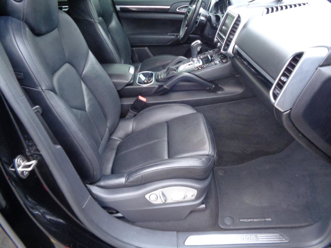 Used 2016 Porsche Cayenne AWD 4dr Platinum Edition image 26