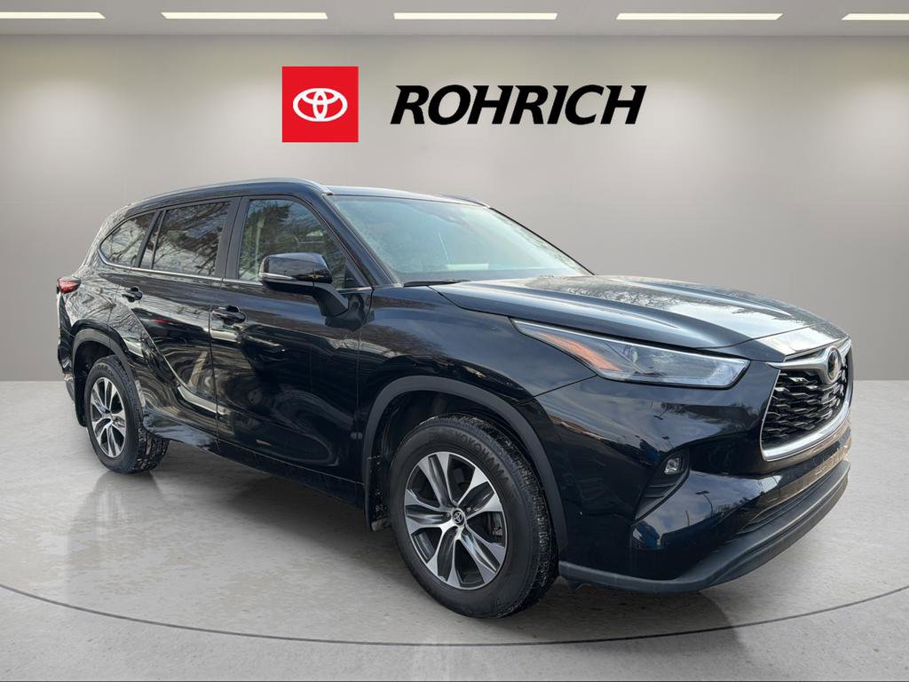 Used 2023 Toyota Highlander XLE image 4