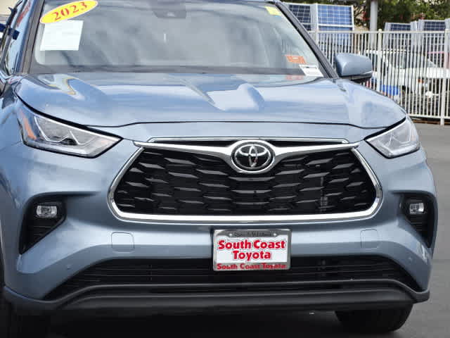 Used 2023 Toyota Highlander Limited FWD image 4
