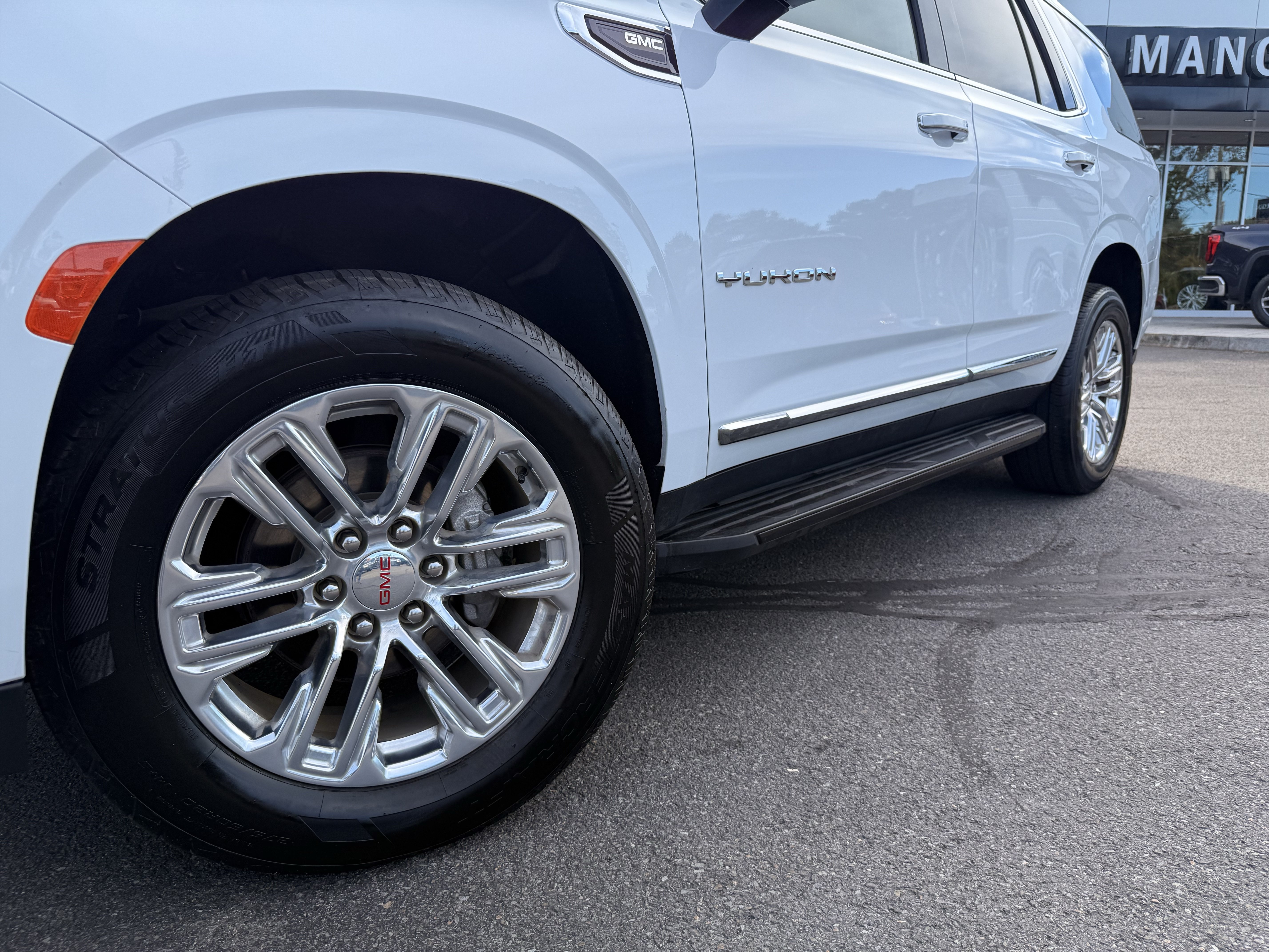 Certified 2024 GMC Yukon SLT AWD/4WD image 23