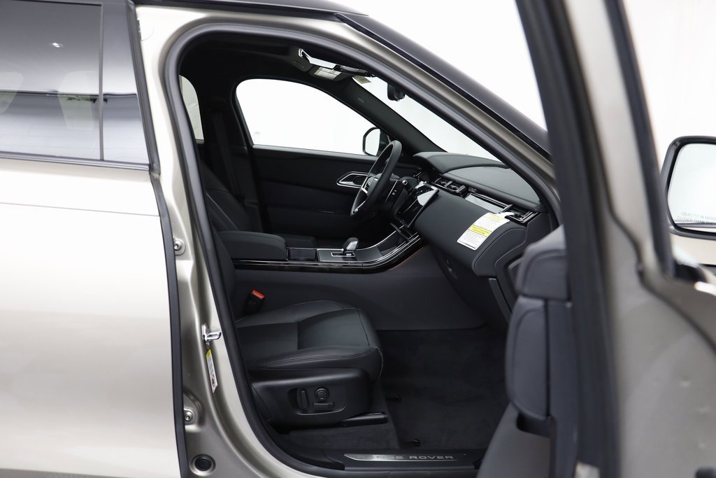New 2026 Land Rover Range Rover Velar Dynamic SE image 17