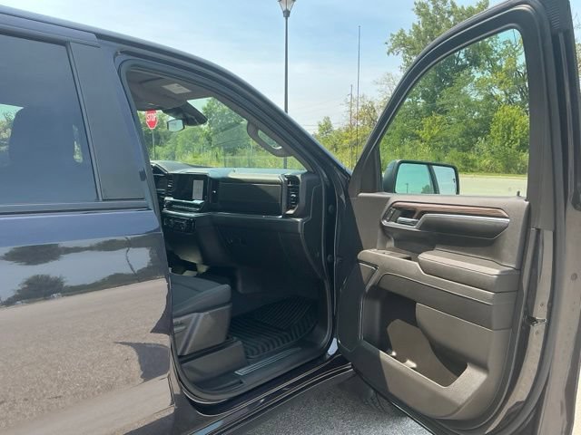 Used 2023 Chevrolet Silverado 1500 RST AWD/4WD image 17