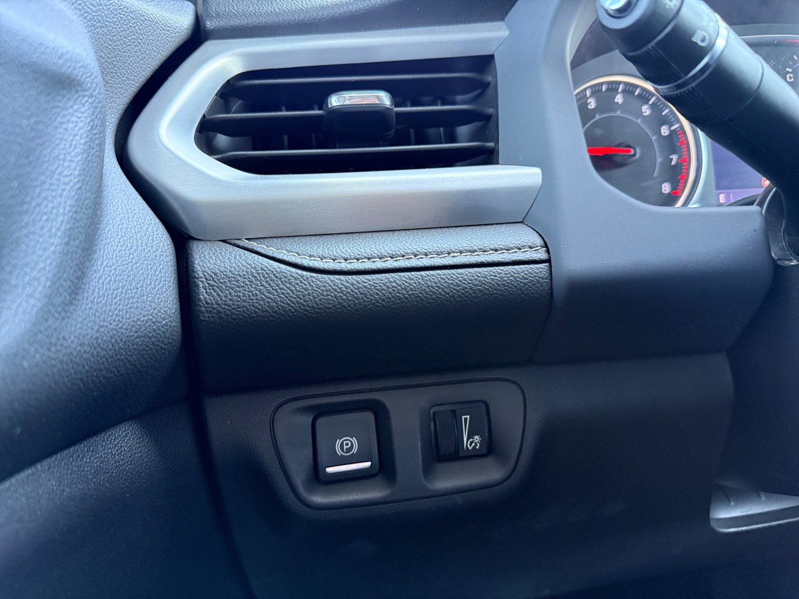 Used 2023 GMC Acadia SLT image 20