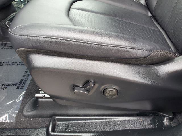 Used 2025 Chrysler Pacifica Select image 7