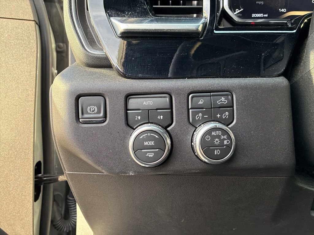 Used 2026 GMC Sierra 1500 SLT AWD/4WD image 13