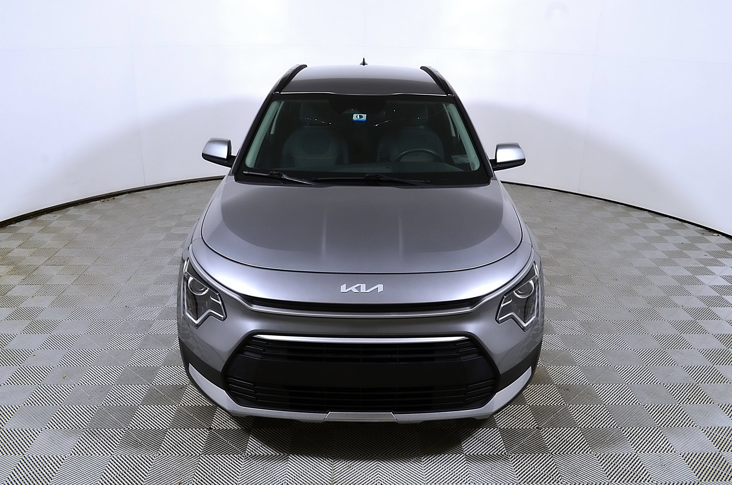 Used 2023 Kia Niro LX FWD image 4