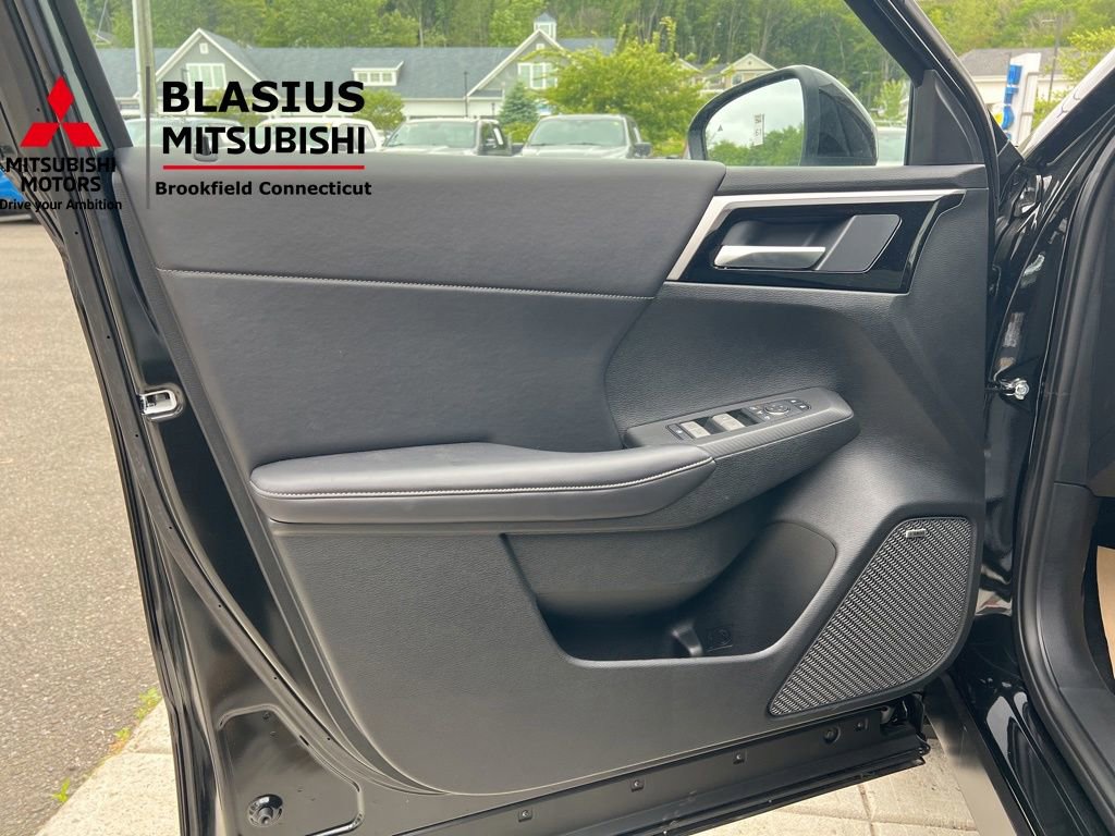 New 2026 Mitsubishi Outlander AWD image 23