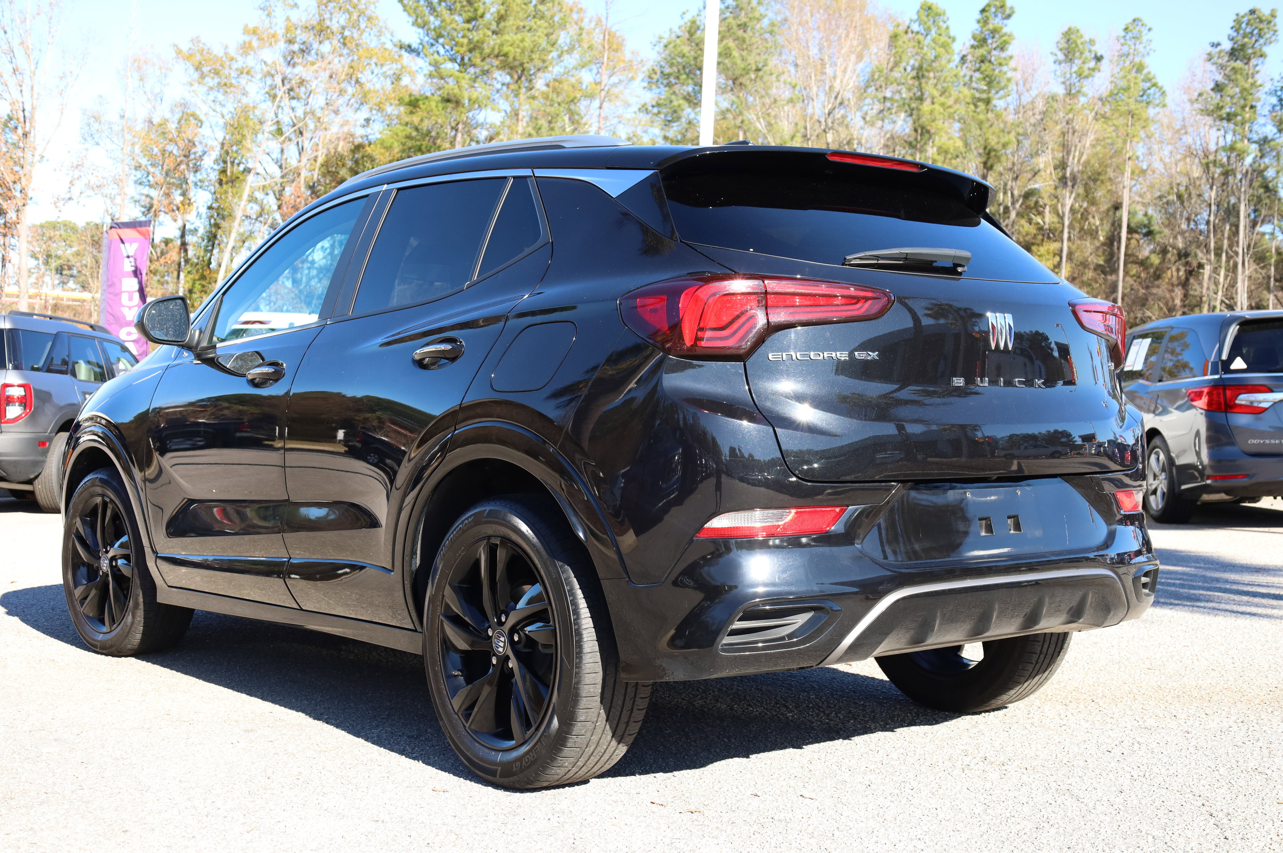 Used 2024 Buick Encore GX Sport Touring image 3