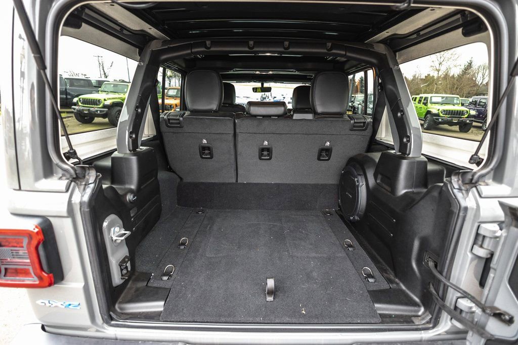 Used 2022 Jeep Wrangler Unlimited Sahara w/ Cold Weather Group image 34