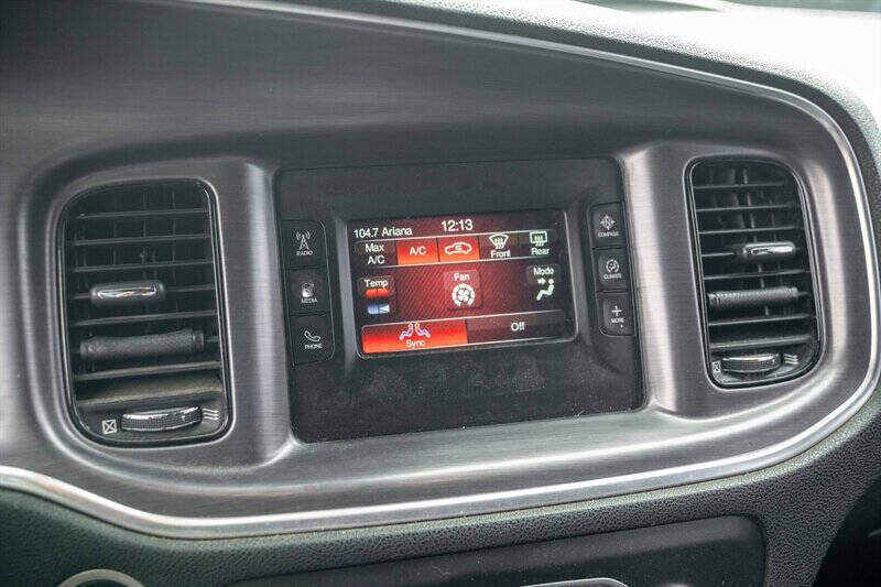 Used 2017 Dodge Charger SE w/ Blacktop Package image 13