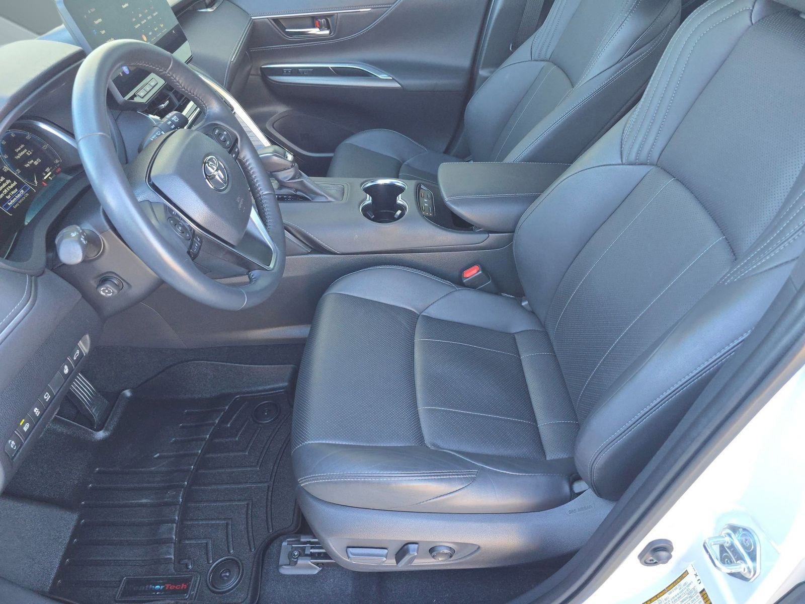 Used 2023 Toyota Venza Limited image 4