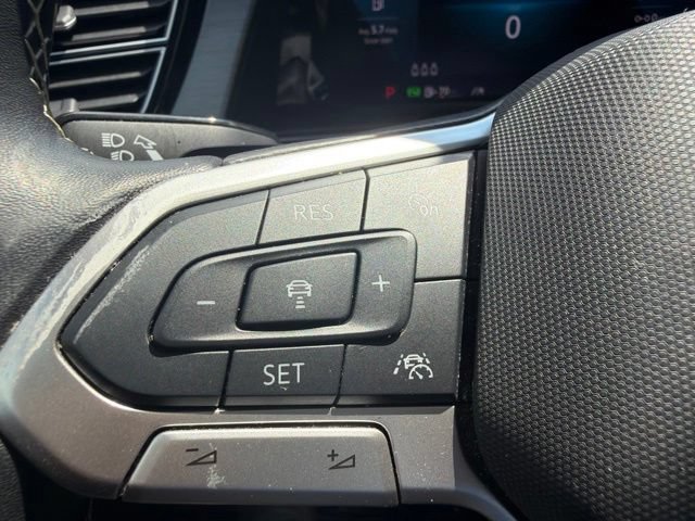 Used 2025 Volkswagen Atlas Cross Sport SE AWD/4WD image 21
