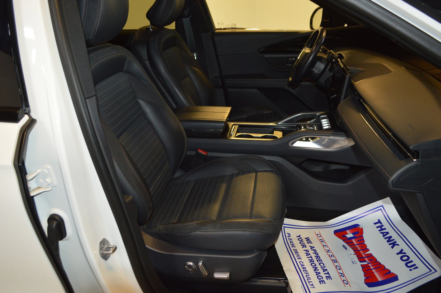 Used 2024 Lincoln Nautilus Reserve w/ Jet Appearance Package (87T) AWD/4WD image 11