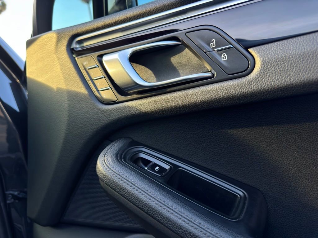 Used 2023 Porsche Macan S image 30