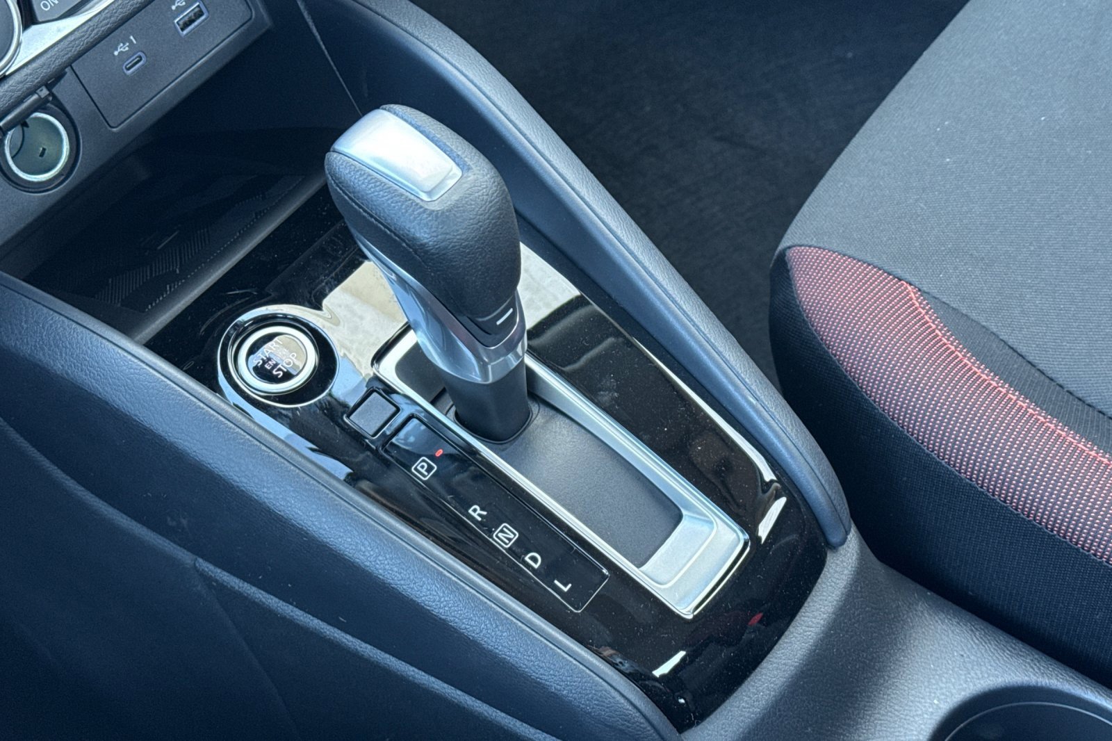 New 2025 Nissan Versa SR w/ Trunk Package image 17