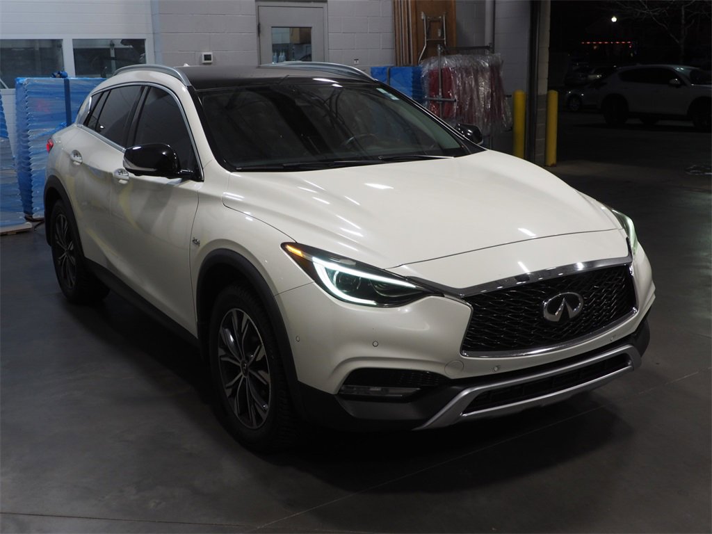 Used 2017 INFINITI QX30 Premium w/ Technology Package image 3