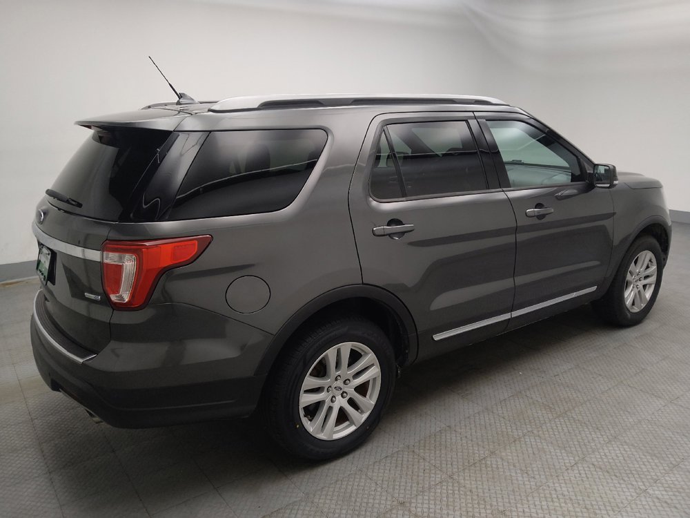Used 2018 Ford Explorer XLT w/ Equipment Group 202A AWD/4WD image 10