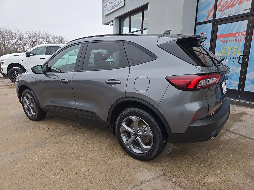Used 2025 Ford Escape ST-Line image 5