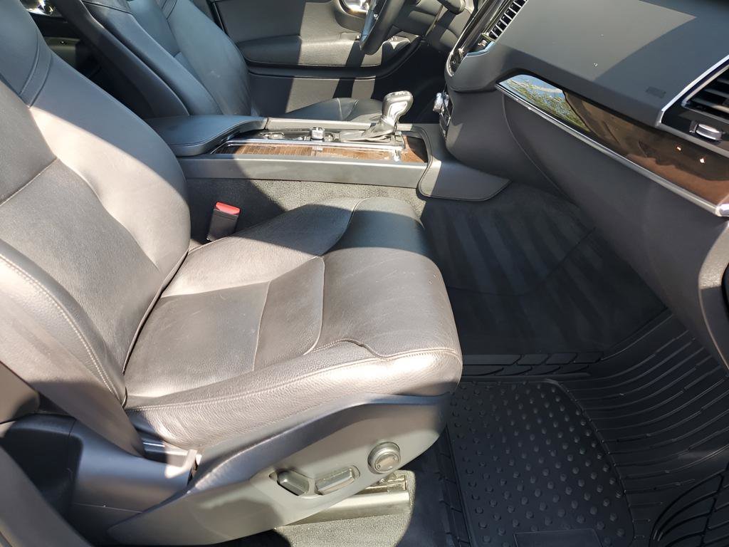 Used 2017 Volvo XC90 T5 Momentum w/ Vision Package image 15