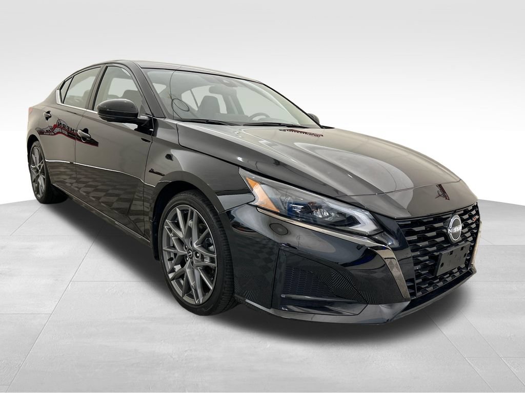Used 2023 Nissan Altima 2.0 SR FWD image 9