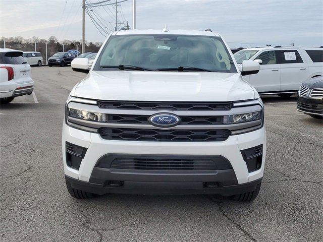 Used 2022 Ford Expedition XLT image 2