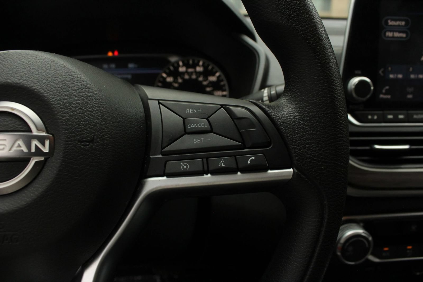 Used 2024 Nissan Altima 2.5 SV AWD/4WD image 31