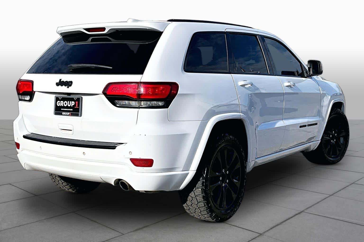 Used 2018 Jeep Grand Cherokee Altitude RWD image 7