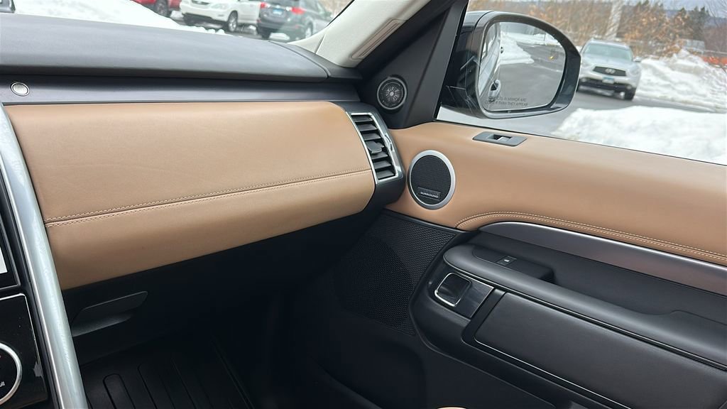 Certified 2025 Land Rover Discovery Metropolitan Edition image 19