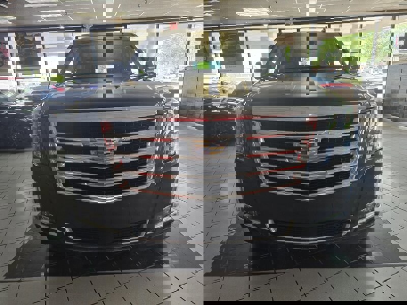 Used 2017 Cadillac Escalade ESV Premium Luxury AWD/4WD image 2