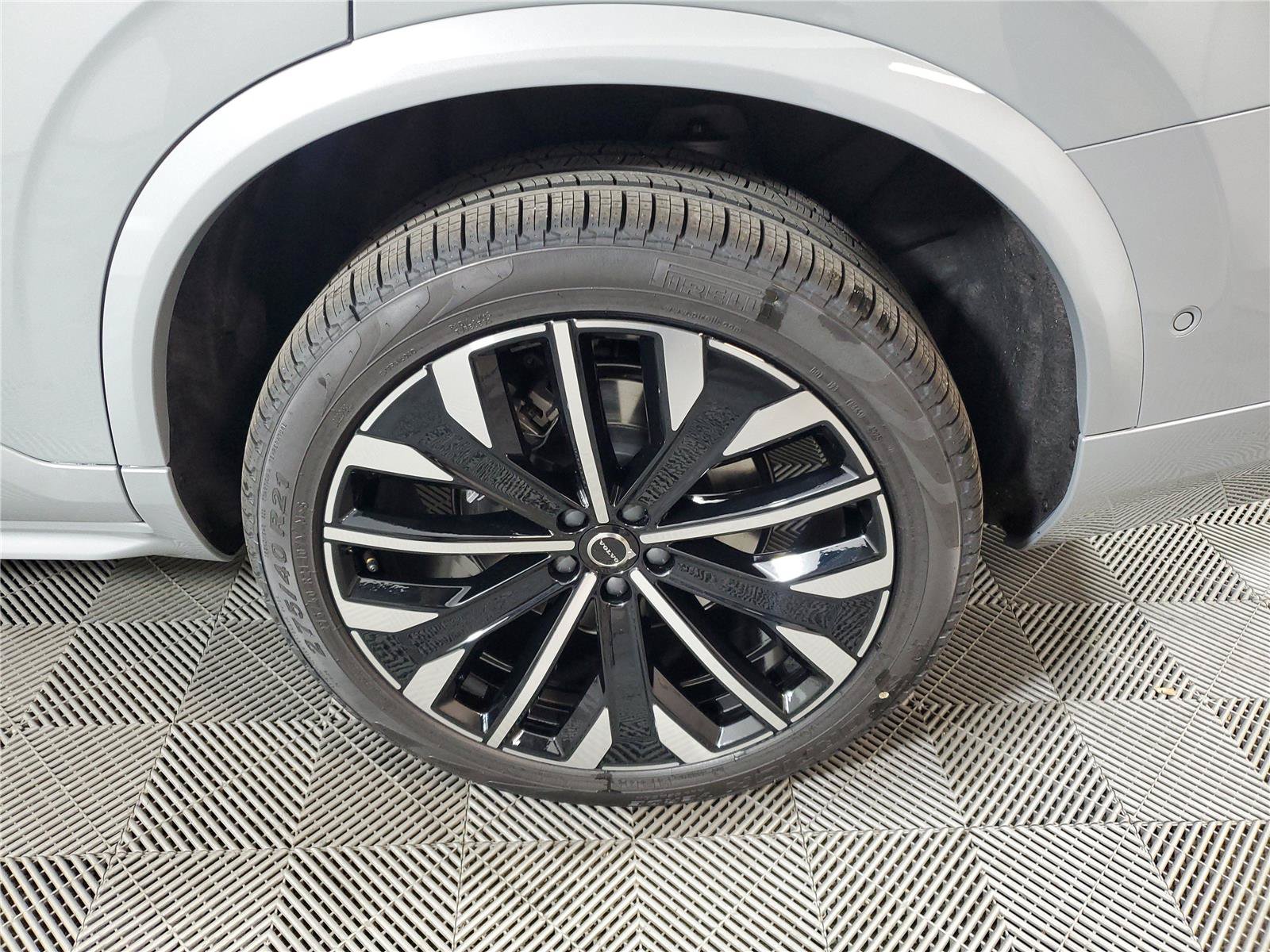 New 2026 Volvo XC90 B6 Plus w/ Protection Package Premier AWD/4WD image 11
