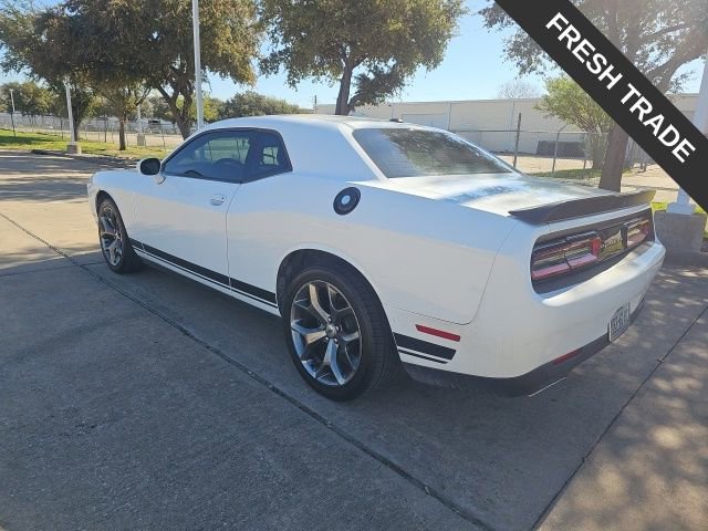 Used 2017 Dodge Challenger SXT image 4