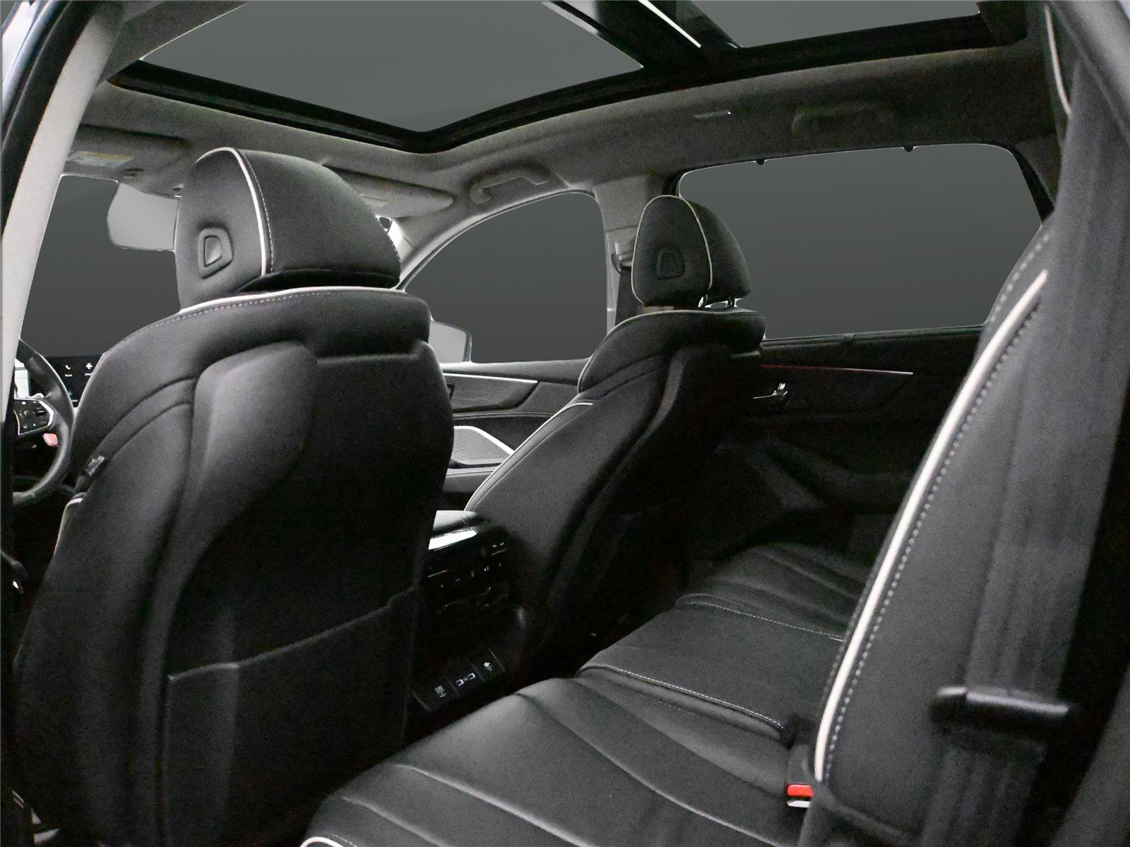 Certified 2024 Acura MDX SH-AWD w/ Advance Package image 11