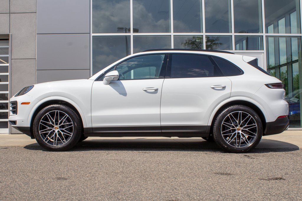 Used 2025 Porsche Cayenne w/ Premium Package Plus image 7