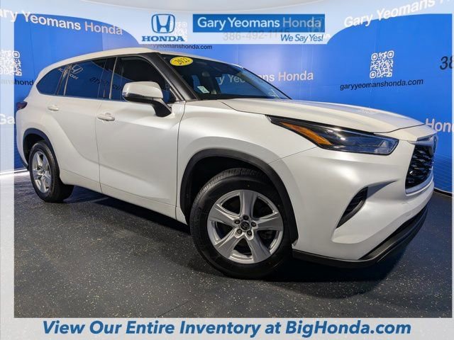 Used 2022 Toyota Highlander L FWD image 4