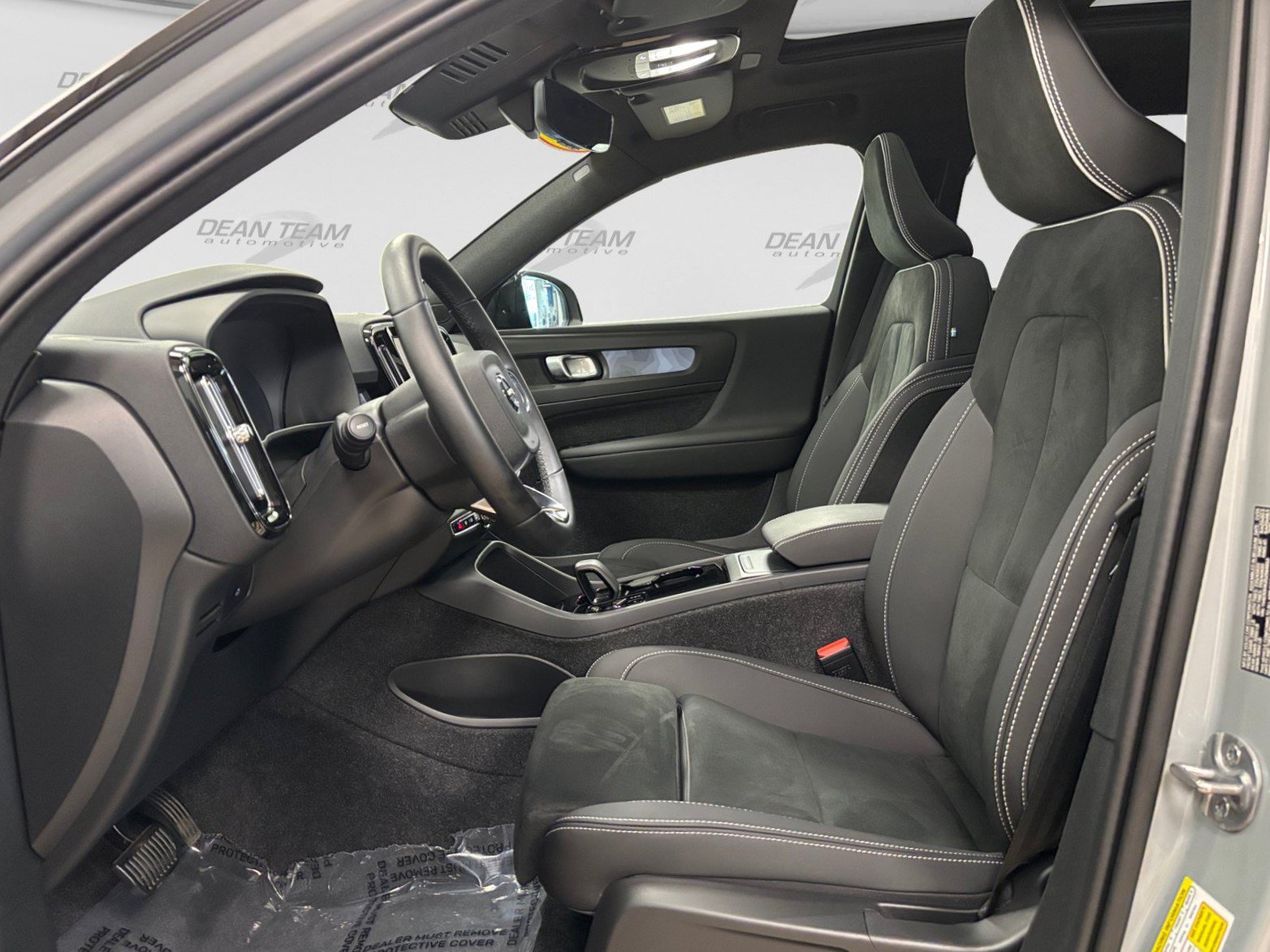Used 2025 Volvo EX40 Plus w/ Climate Package AWD/4WD image 9