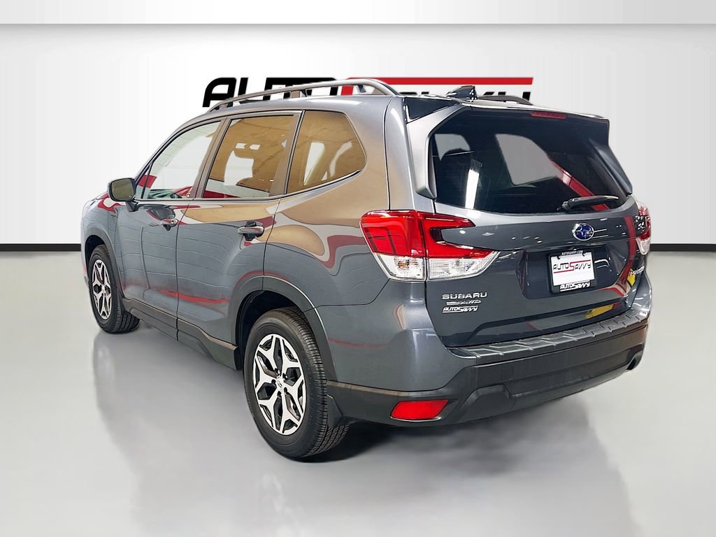 Used 2024 Subaru Forester Premium image 5
