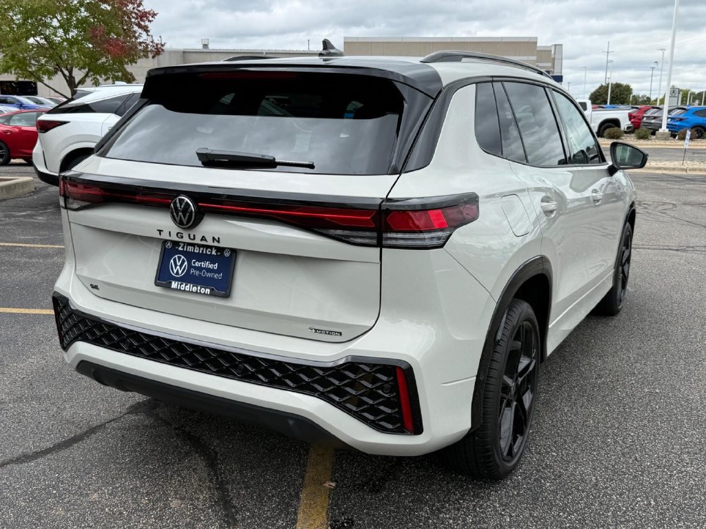 Used 2025 Volkswagen Tiguan SE R-Line AWD/4WD image 3