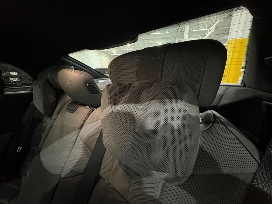 Used 2024 BMW i7 xDrive60 image 37