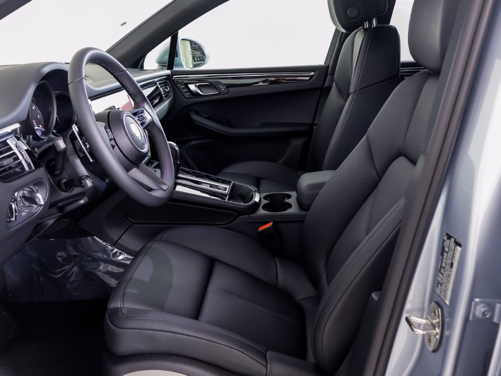 New 2026 Porsche Macan AWD/4WD image 5