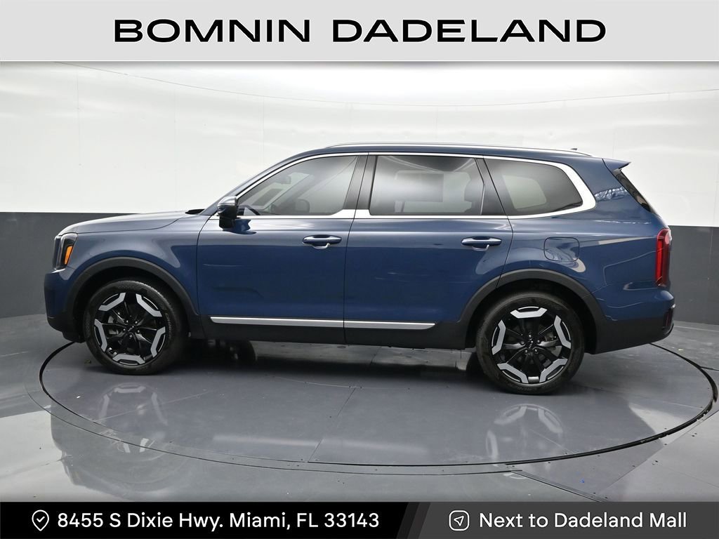 Used 2025 Kia Telluride S image 2