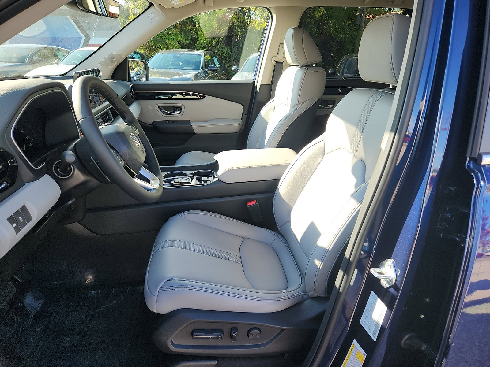 New 2025 Honda Pilot EX-L image 9