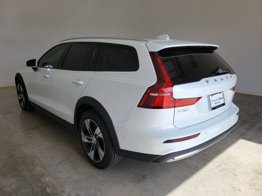 New 2026 Volvo V60 B5 Cross Country Plus w/ Climate Package AWD/4WD image 7
