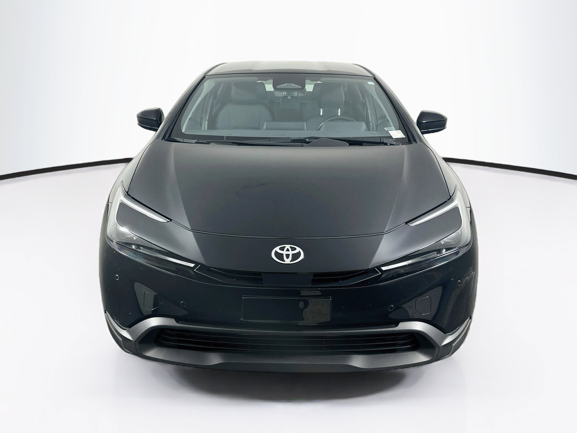 Used 2025 Toyota Prius LE FWD image 2