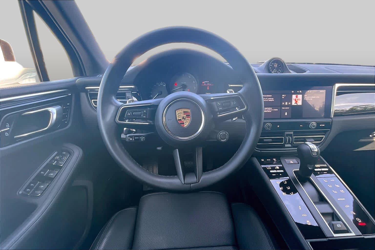 Used 2023 Porsche Macan S AWD/4WD image 5