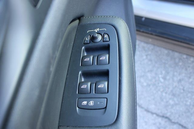 Used 2025 Volvo V60 B5 Cross Country Plus image 11