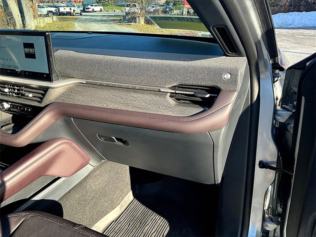 Used 2025 Ford Explorer Platinum w/ Ultimate Package image 13