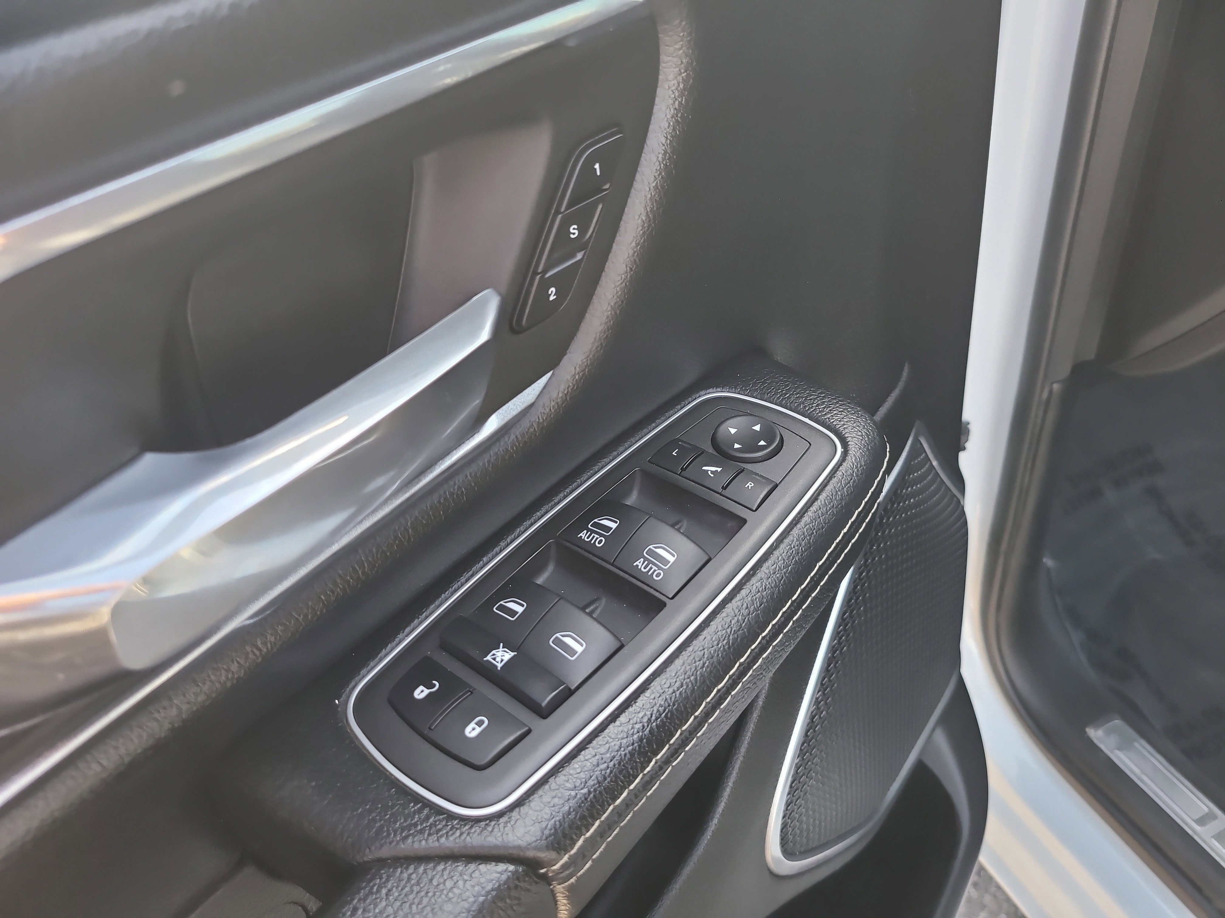 Used 2022 RAM 1500 Laramie w/ Sport Appearance Package image 17